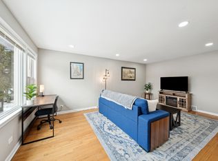 1111 Pitner Ave #3, Evanston, IL 60202