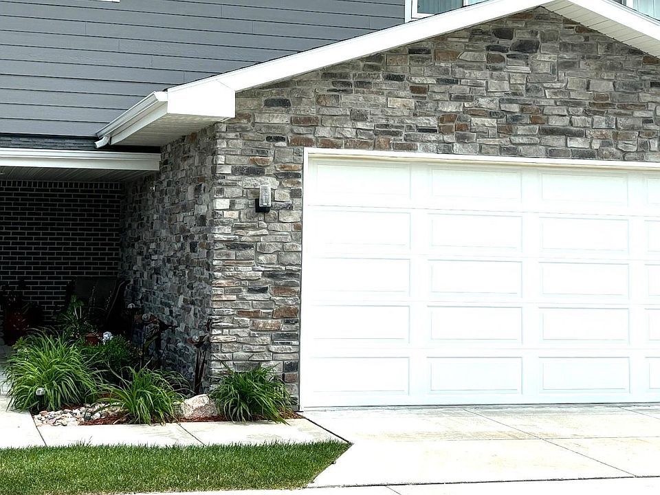1st image of 5915 N 158th Ct