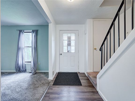 3rd image of 138 Pebbleview Dr