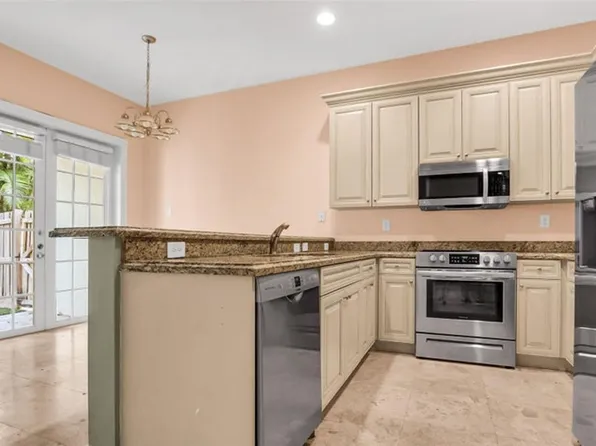 1750 NE 12th St, Fort Lauderdale, FL 33304