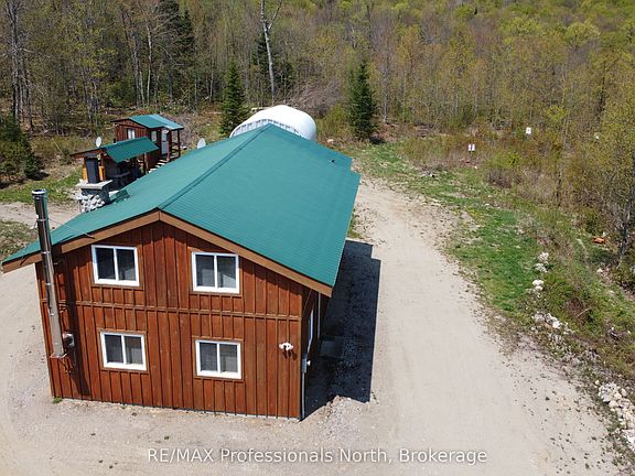 2nd image of 3944 Chetwynd Rd