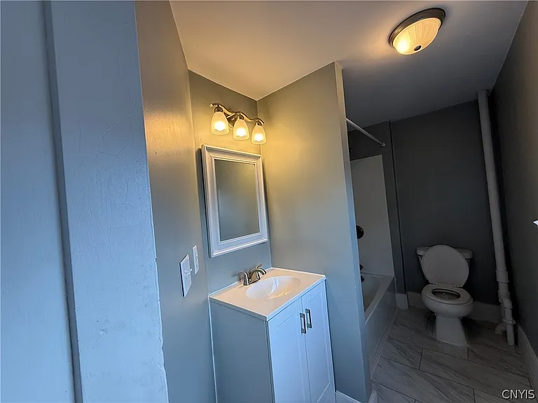 250 W 2nd St #3 — Photo 8
