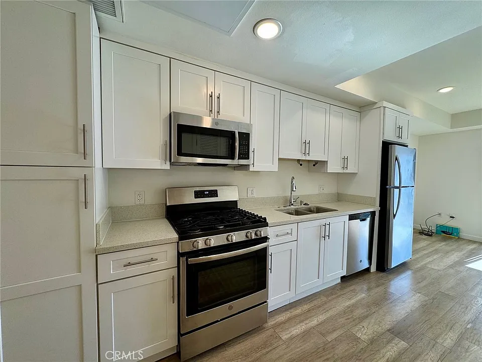 1025 S Berendo St #207