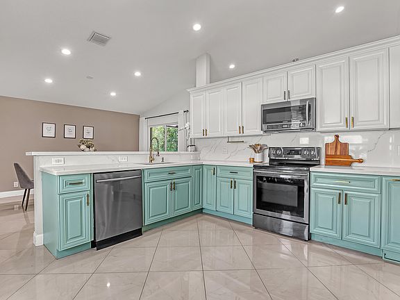 2nd image of 5770 Aspen Ridge Circle