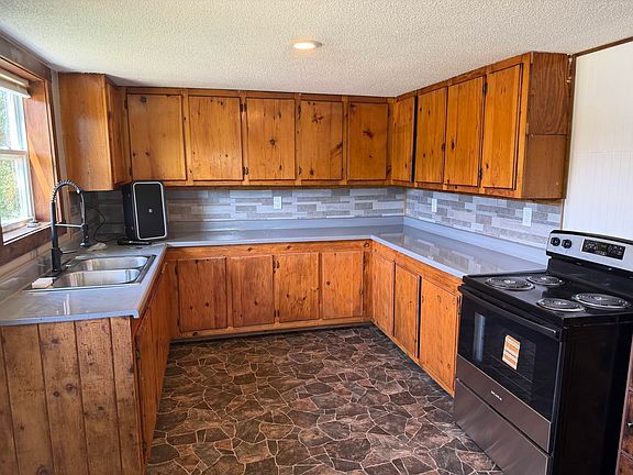 3rd image of 51 Pit Rd #1