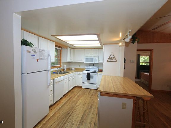 4th image of 3609 Shady Grove Ct