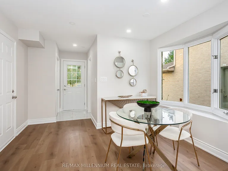 61 Mistywood Dr #UPPER — Photo 12