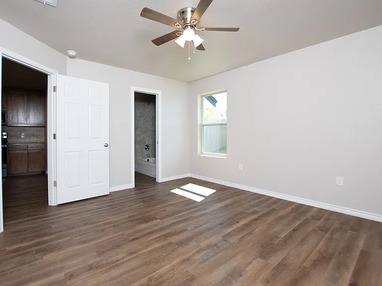 2542 Leroy Ln #B — Photo 10