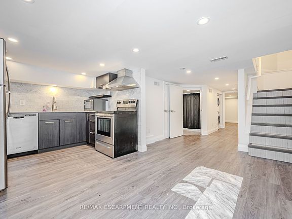 5th image of 74 Cathcart St #1
