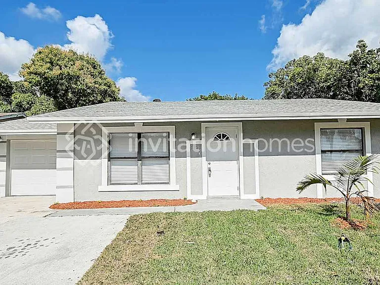 5825 Ithaca Cir W — Photo 1