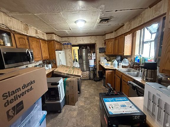 4th image of 276 E Main St