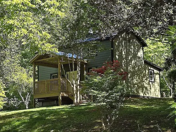 2303 W Hoover Rd, Haywood, VA 22722