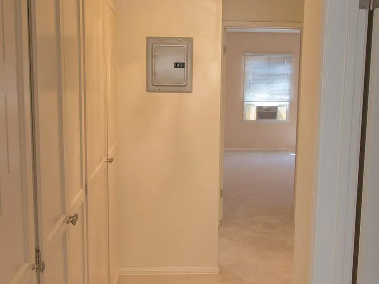 438 S Palm Dr #D — Photo 14