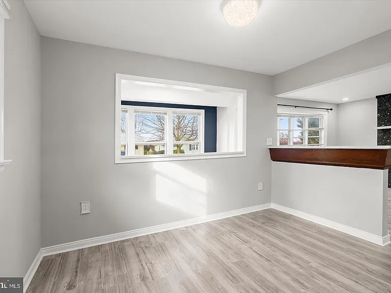 517 Winters Ln — Photo 12