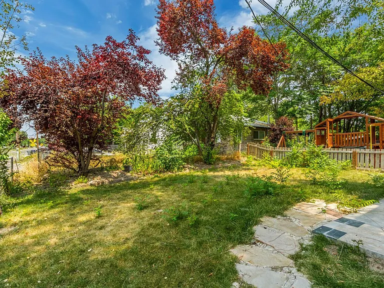 505 E Mansfield Ave — Photo 16