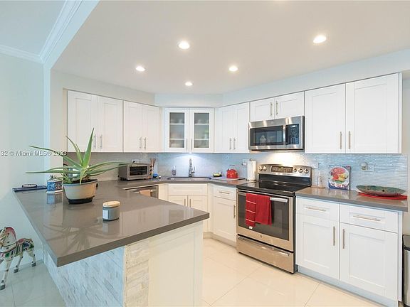 4th image of 1408 Brickell Bay Dr APT 1015