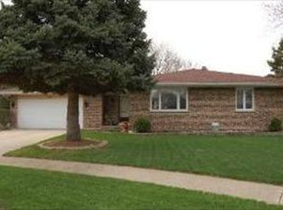 797 Hiawatha Ct, Lexington, IL 60120