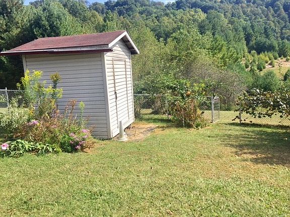 3rd image of 128 Shelby Ln