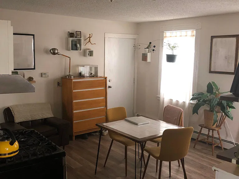 131 Penn St #1R — Photo 3