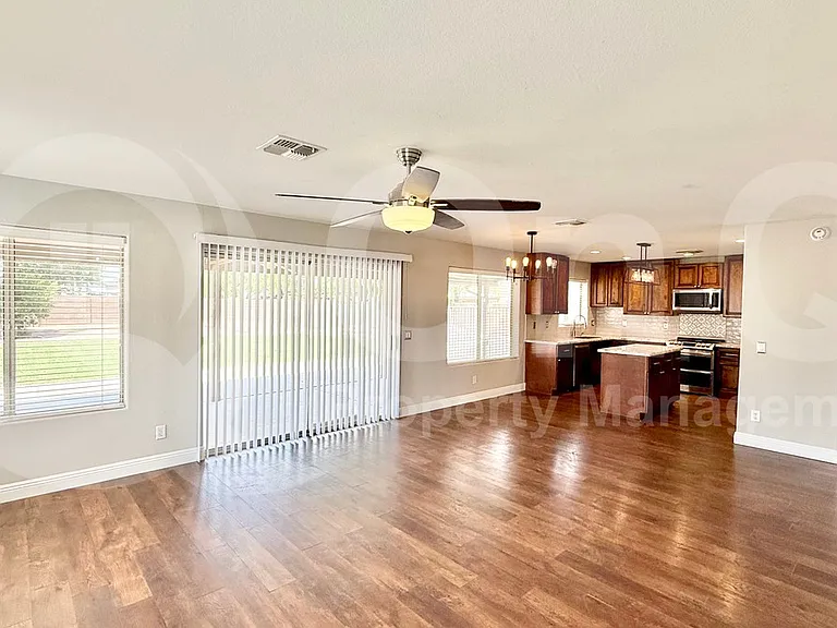 5124 W Geronimo St — Photo 5