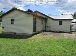 111 Grant St, Cedar Grove, WV 25039