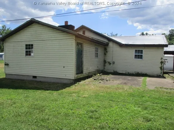 111 Grant St, Cedar Grove, WV 25039