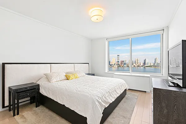 Rented by Compass | media 10