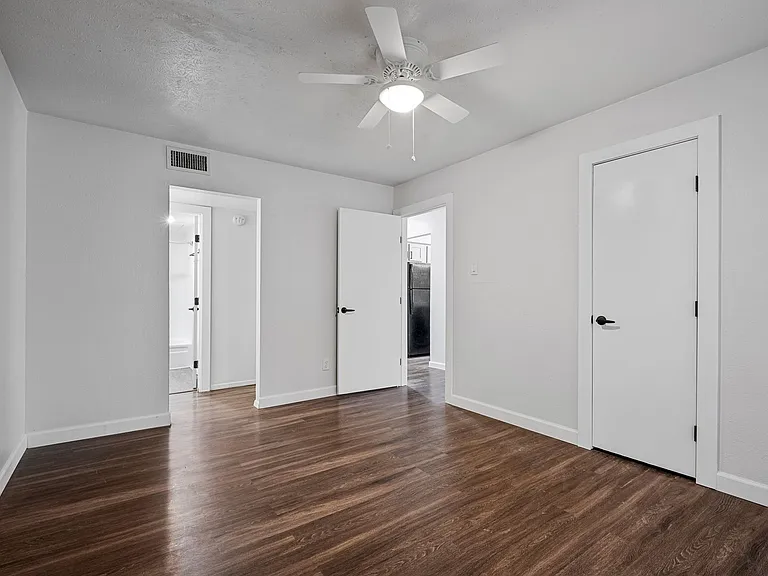 Oakline Apartments — Photo 18