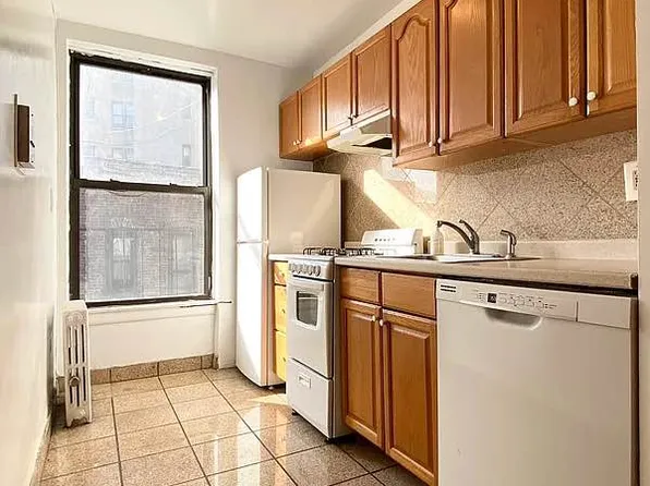 770 Amsterdam Avenue image 1 of 7