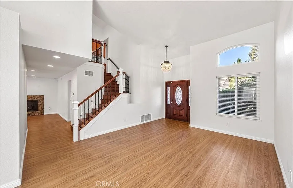 3 bed, 2.5 bath, 1754 sqft, $4,680 — Photo 3