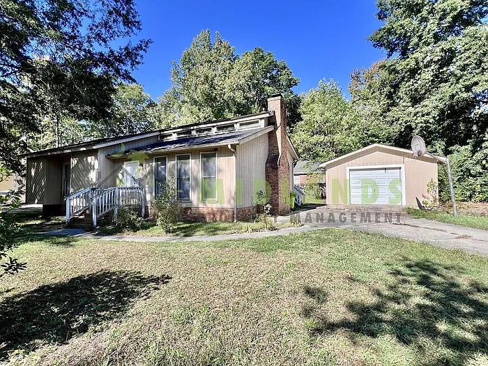 3 bed, 2.0 bath, 1352 sqft, $1,550 — Photo 2