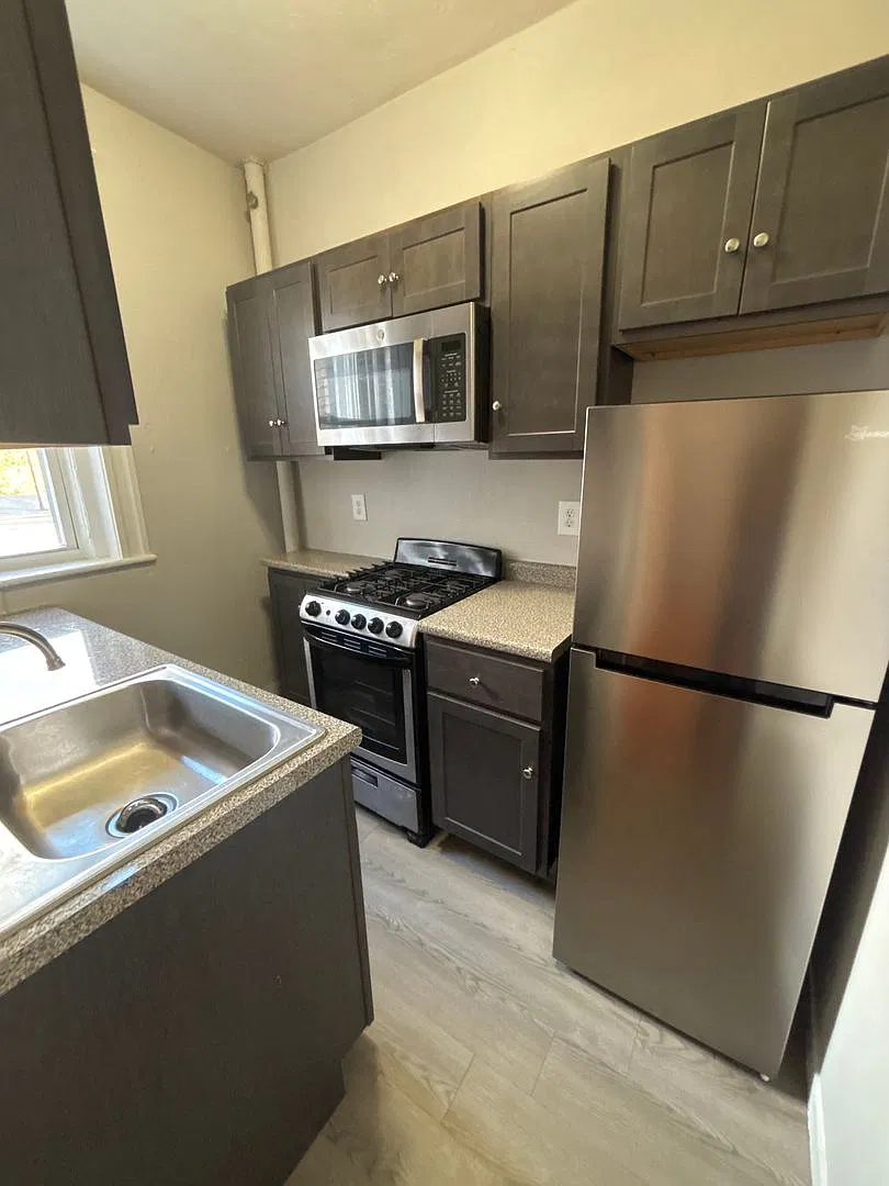 Bright 1-Bedroom In Brighton | Modern Kitchen + Heat & Hot Water Included — Photo 3