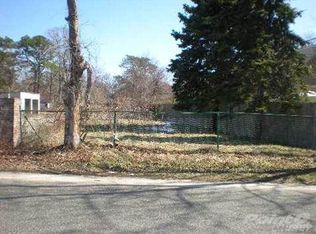 1637 E 3rd Ave, Bay Shore, NY 11706