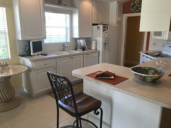 3rd image of 7370 Emilia Ln