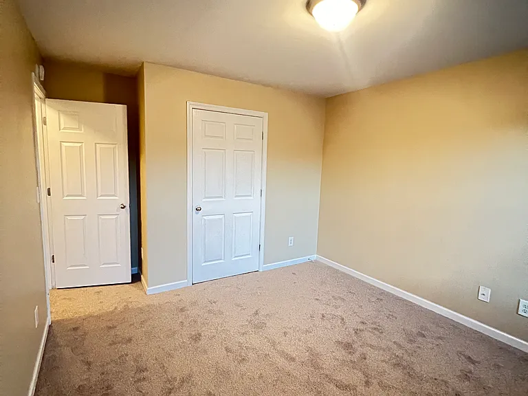321 Village Dr — Photo 15