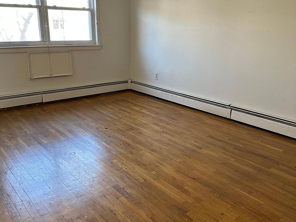 2nd image of 2614 Harding Ave