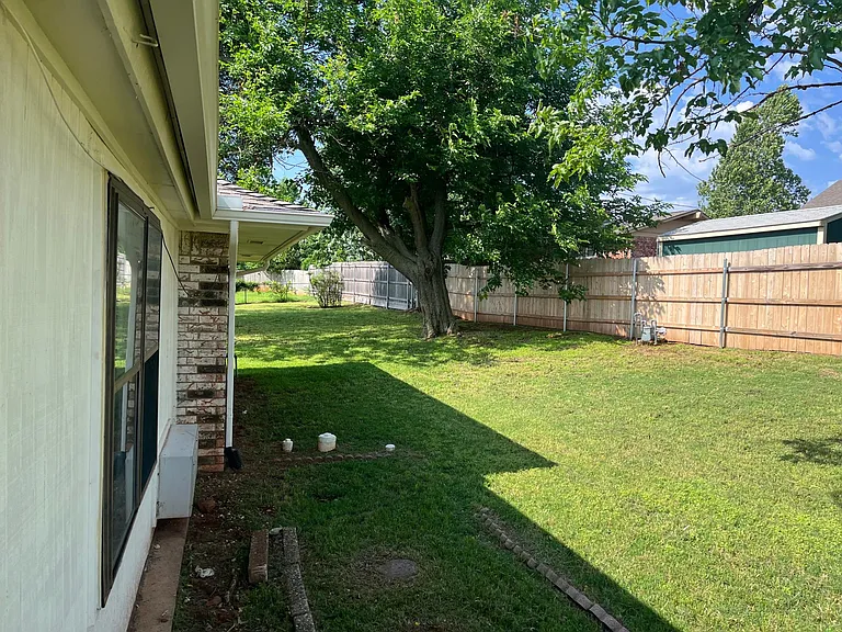 801 Wendy Ln — Photo 13