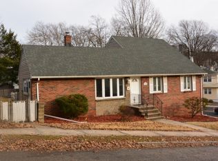 785 Charlotte Ter, Ridgefield, NJ 07657