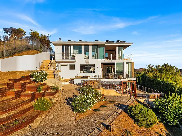 2915 Tuna Canyon Rd — Photo 39