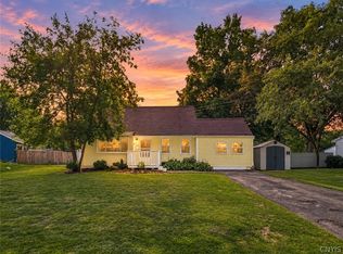5 Apple Tree Ln, Liverpool, NY 13090