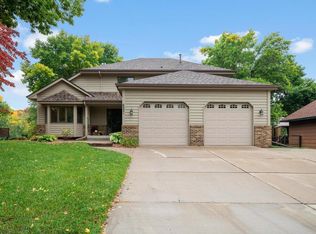 6821 Timber Crest Dr, Maple Grove, MN 55311