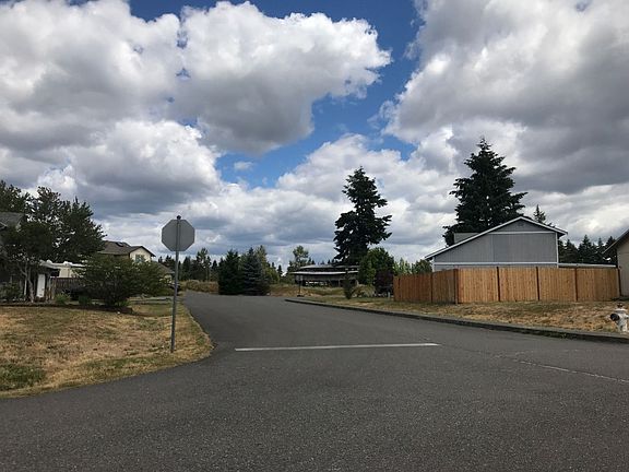 4th image of 15734 Woodland Ct SE