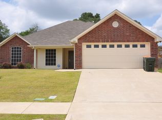 7351 Rockpoint Ln, Tyler, TX 75703