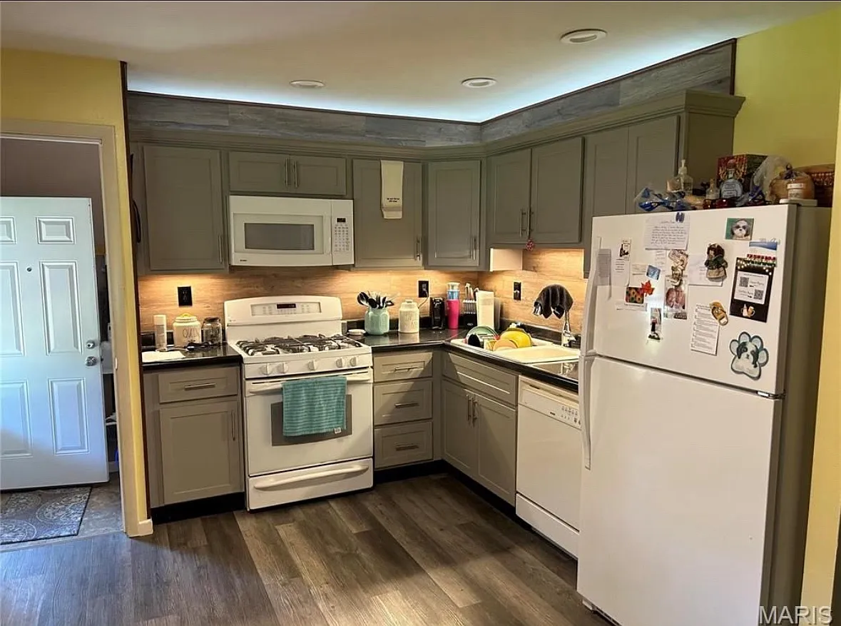 2 bed, 910 sqft, $1,400 — Photo 3