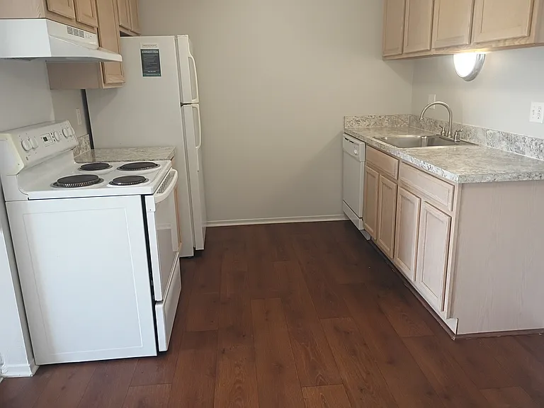 Prentiss Pointe Apartments — Photo 310