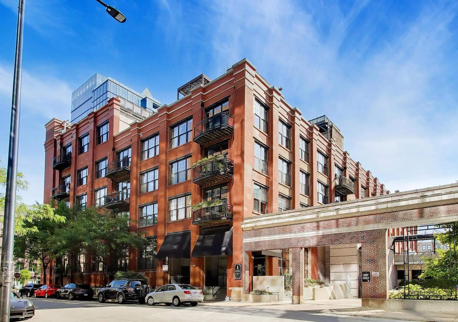 1000 W Washington Blvd — Photo 1