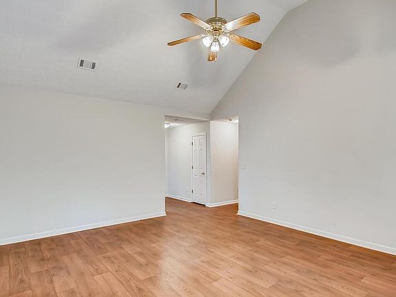 4th image of 90 Highland Dr