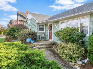 6 Albert Rd, Amityville, NY 11701
