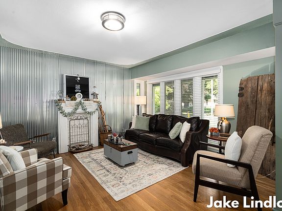 3rd image of 2439 Paris Ave NE