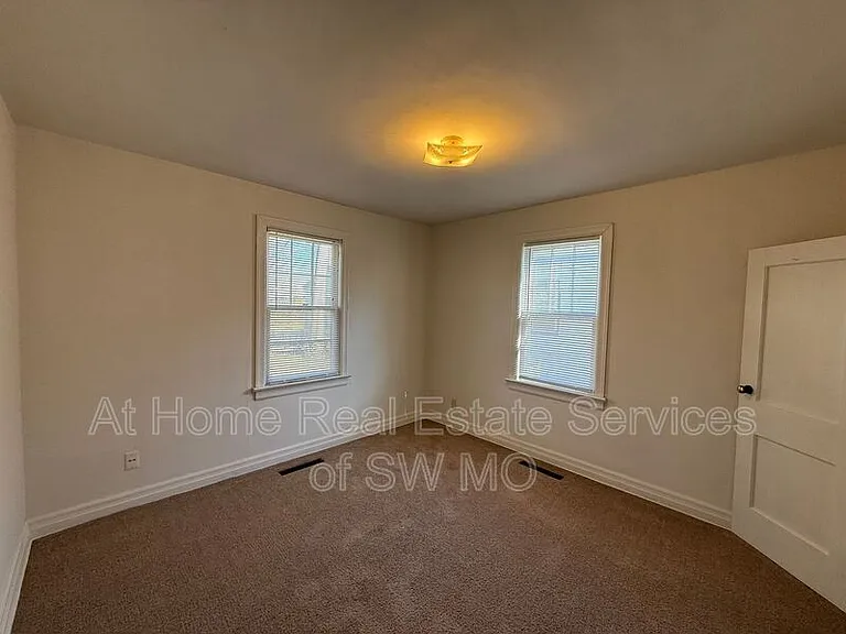 621 E Portland St — Photo 6